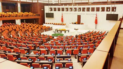 Meclis'te kartlar yeniden dağıtıldı: Transferler ve istifalar dengeleri değiştirdi