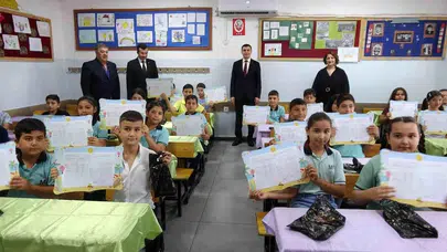 Kilis’te karneler dağıtıldı: Vali Vekili Dağlı’dan öğrencilere kritik uyarı