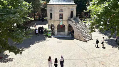 Kozahan'da yeni dönem: Tarihi avluda masa ve sandalye tahliyesi başladı