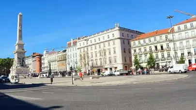 Portekiz'in ışıltılı turizm vitrini arkasında büyük bir dram yaşanıyor: Evler sadece turistlere ayrıldı