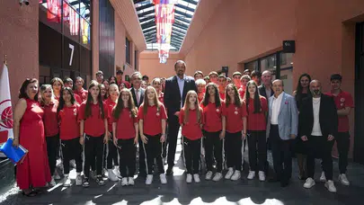 Geleceğin yıldızları ilk karnelerini aldı: Basketbolun çatısı altında disiplin ve başarı buluştu