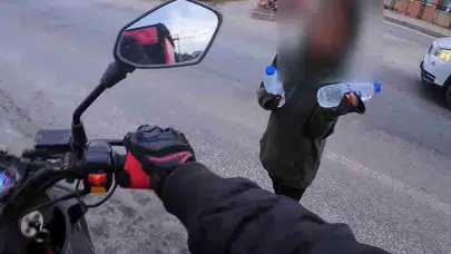 Kuryenin vicdanı sahte siparişi ziyafete dönüştürdü: Sokaktaki çocukların yüzünü güldürdü