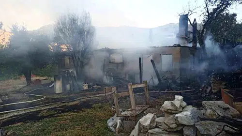 Denizli'de korkutan gece: Bir anda yükselen alevler evi küle çevirdi