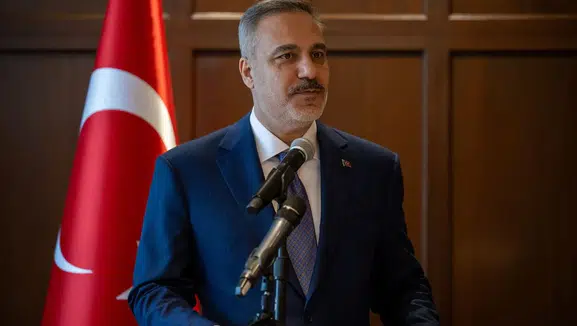 Dışişleri Bakanı Fidan'dan Kanada çıkarması: Gurbetçiler ve iş dünyasıyla kritik temas