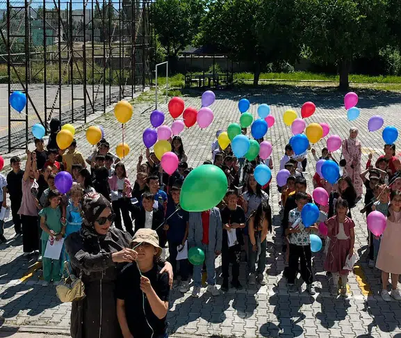 Karne sevincine hayat zaferi eklendi: Minik Furkan okulunda coşkuyla karşılandı