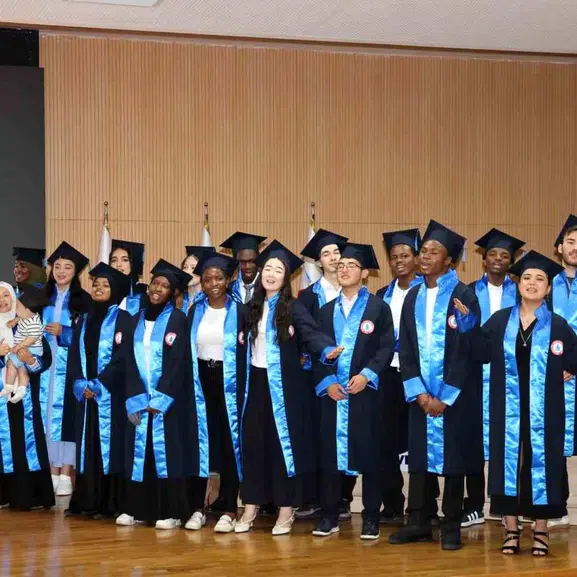 Dünyanın dört bir yanından geldiler, Türkçe sevdasında buluştular: BEUN’da unutulmaz mezuniyet