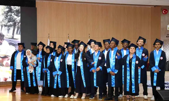 Dünyanın dört bir yanından geldiler, Türkçe sevdasında buluştular: BEUN’da unutulmaz mezuniyet